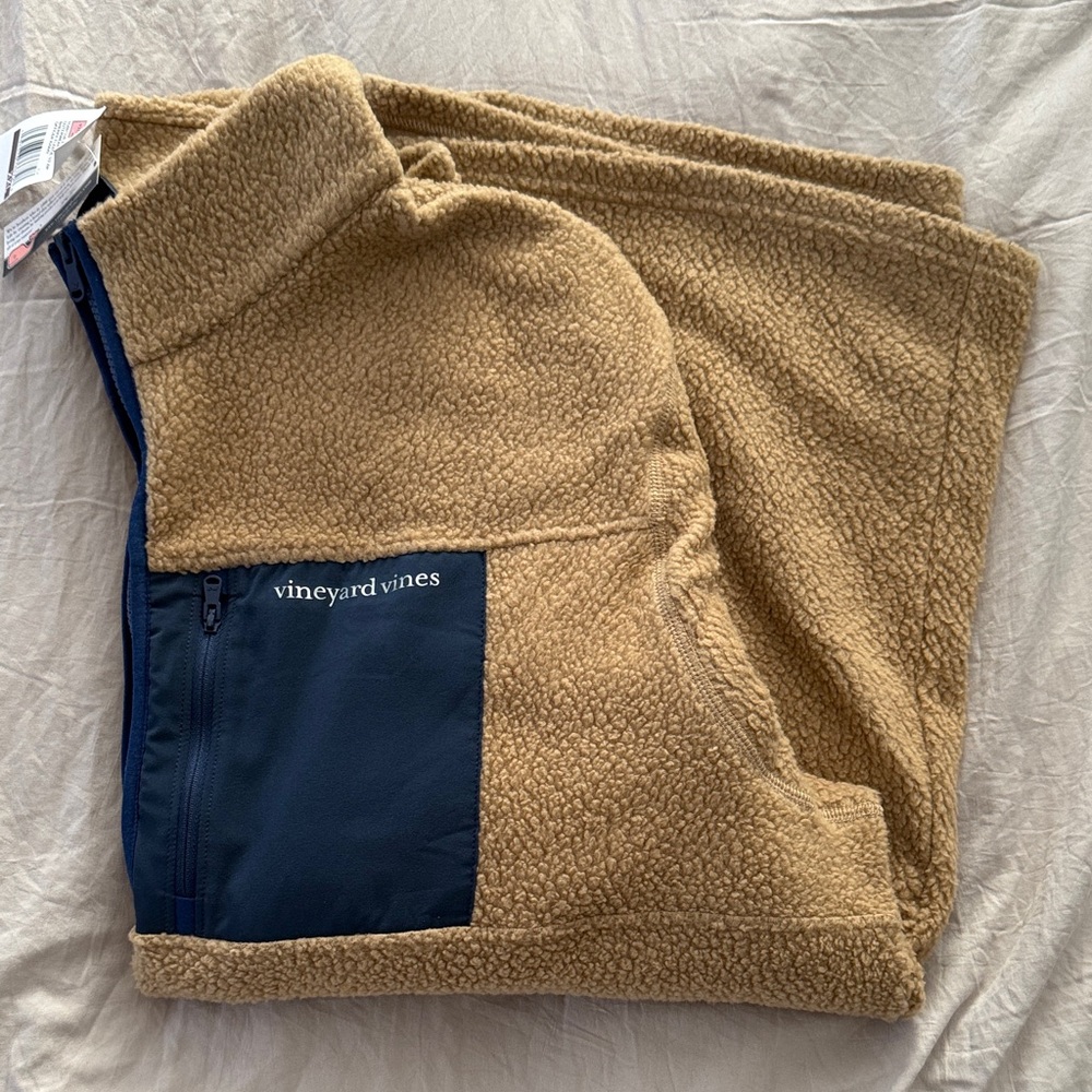 Vineyard Vines Camel Fleece Pants with Navy Pocket